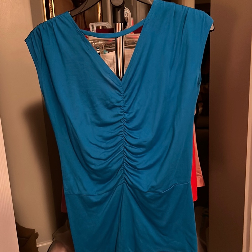 No sleeves beautiful blouse